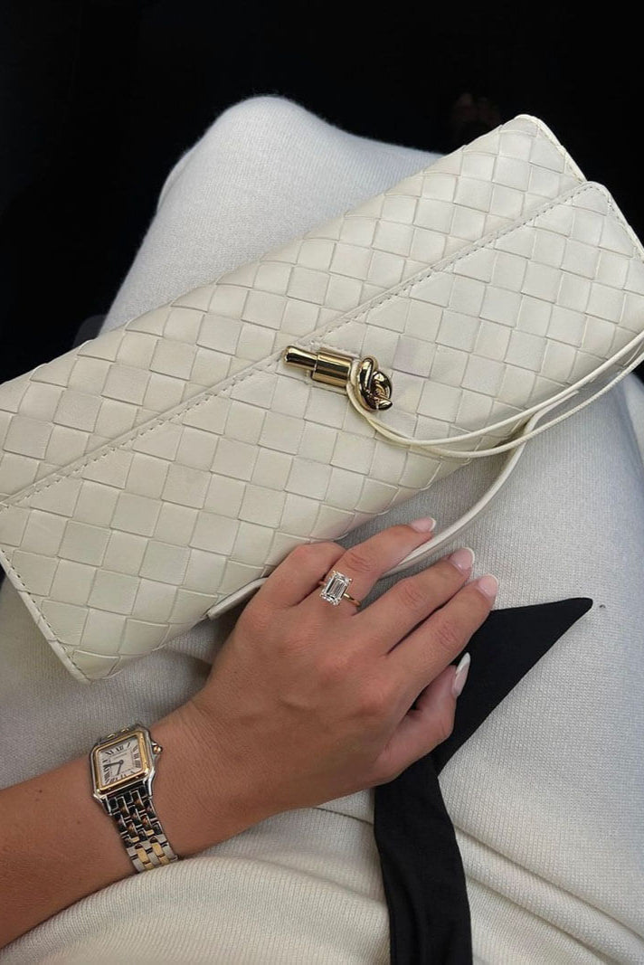 Melanie | Clutch con Detalle de Nudo Dorado